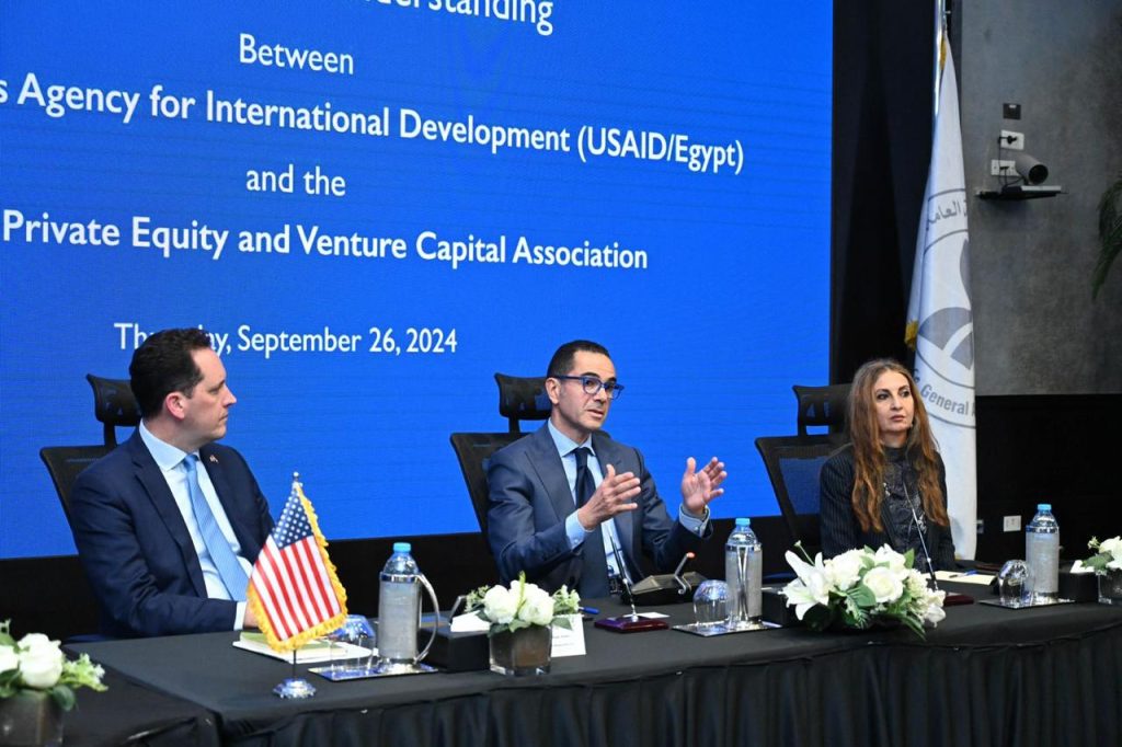 وزير الاستثمار يشهد توقيع مذكرة تفاهم بين جمعية EPEAVC وUSAID