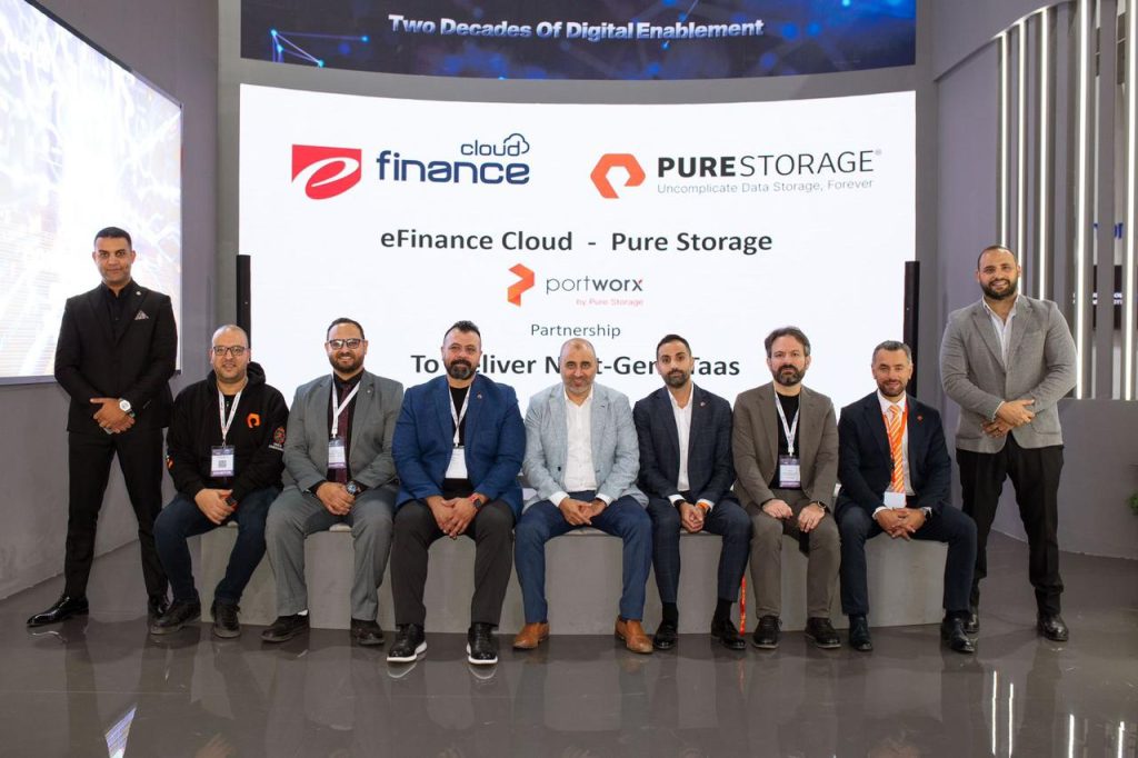 "إي فاينانس" تتعاون مع Pure Storage لتقديم حلول تخزين بيانات الجيل القادم